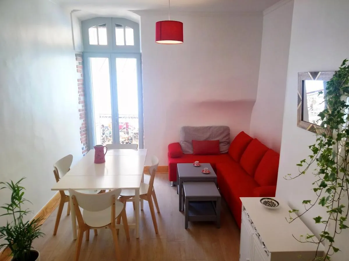 Joli Duplex Avec Balcon Et Vue Sur Place Du Centre Historique ! Foix